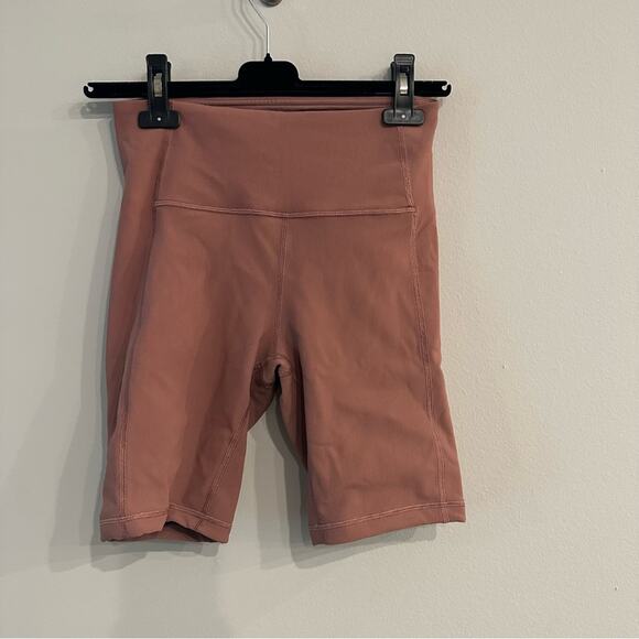 Lululemon Ribbed Contoured High Rise Short 8" - Picture 4 of 7